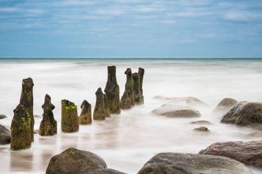 Baltık Denizi kıyısında groynes