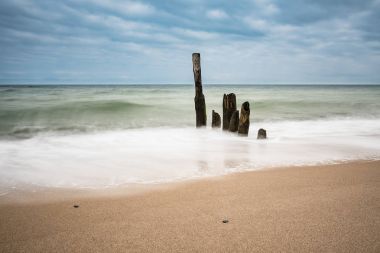 Baltık Denizi kıyısında groynes