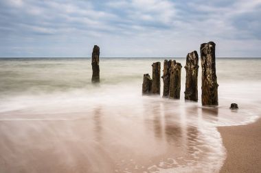 Baltık Denizi kıyısında groynes