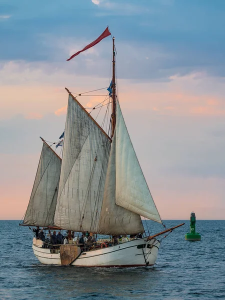 Velero en el Mar Báltico en Rostock —  Fotos de Stock