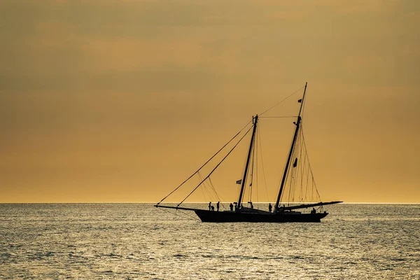 Segelfartyg på Östersjön i Rostock — Stockfoto