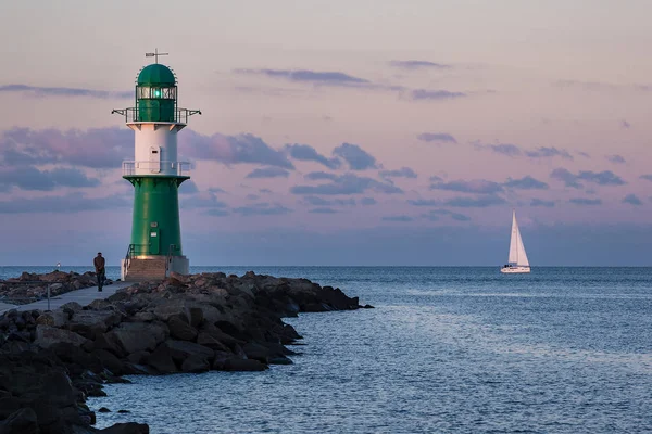 Mole on the Baltic Sea coast in Warnemuende — Stock Photo, Image