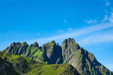 Norveç 'teki Lofoten adalarındaki dağlar