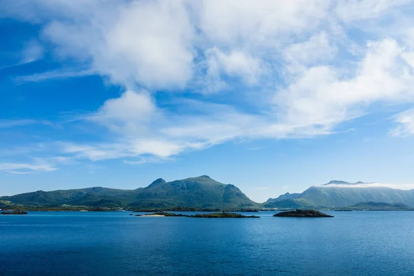 Kusten på Lofoten öarna i Norge — Stockfoto
