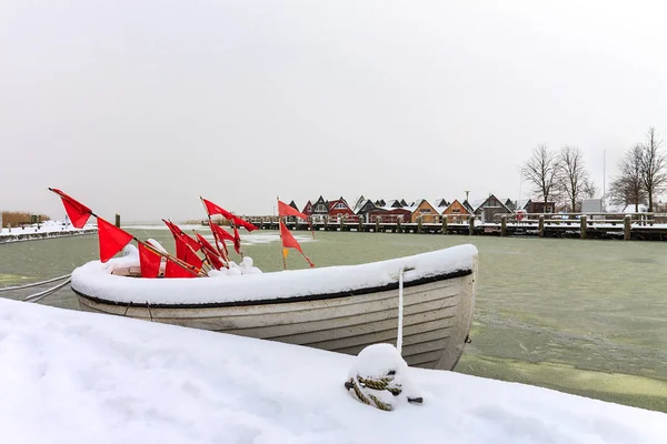 Puerto en invierno en Ahrenshoop, Alemania — Foto de Stock