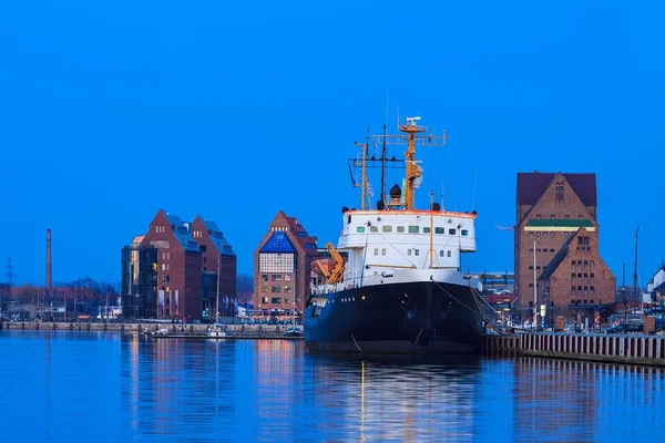 Tarde en el puerto de Rostock, Alemania — Foto de Stock