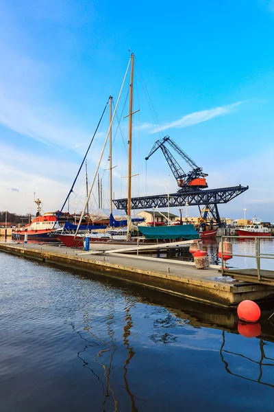 Tarde en el puerto de Rostock, Alemania — Foto de Stock