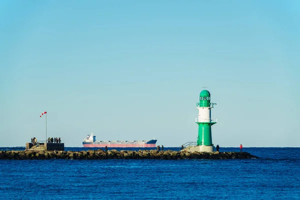 Krtek na pobřeží Baltského moře v Warnemuende — Stock fotografie