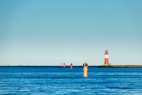 バルネミュンデにバルト海の海岸のほくろ — ストック写真