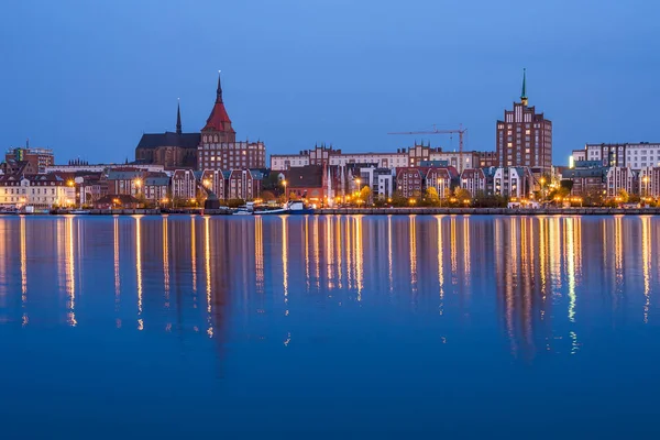 Vista sobre o rio Warnow para Rostock, Alemanha — Fotografia de Stock