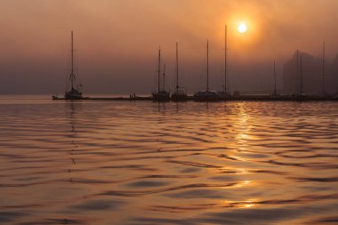 Rostock, Almanya'nın şehir limanda gündoğumu