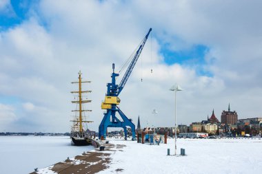 Almanya 'nın Rostock limanında kış mevsimi