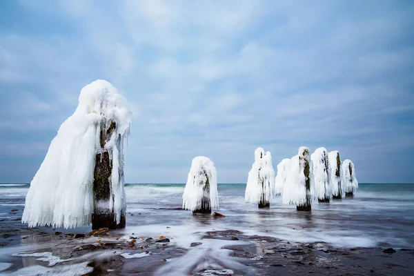 Winter op de oever van de Oostzee in Kuehlungsborn, Duitsland — Stockfoto