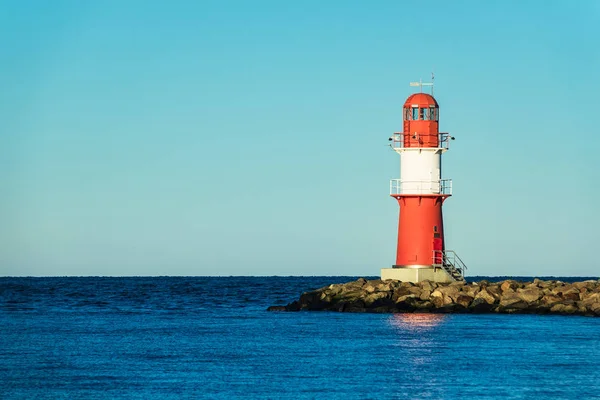 Topo en la costa del Mar Báltico en Warnemuende, Alemania —  Fotos de Stock