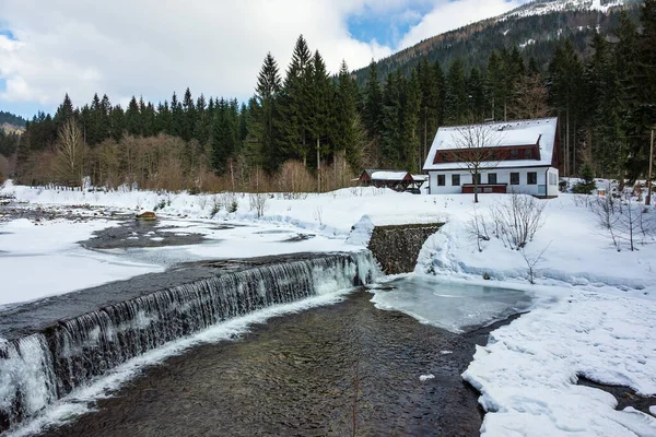 Winter met sneeuw in het Reuzengebergte, Tsjechië — Stockfoto