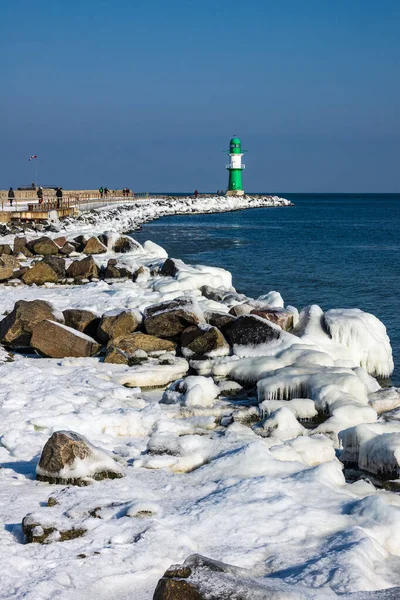 Mole in winter time in Warnemuende, Germany — Stock Photo, Image