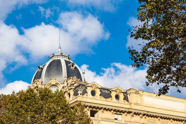 Vista a un edificio histórico en París, Francia —  Fotos de Stock