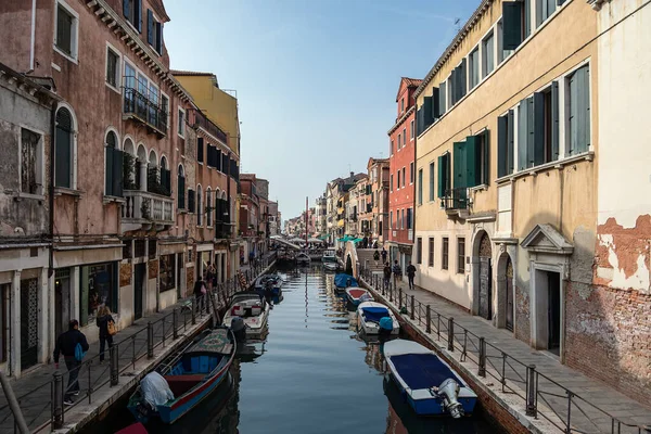 Edificios históricos en la ciudad Venecia, Italia — Foto de Stock