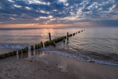 Groynes, Almanya 'nın Mueritz kasabasında Baltık Denizi kıyısında..