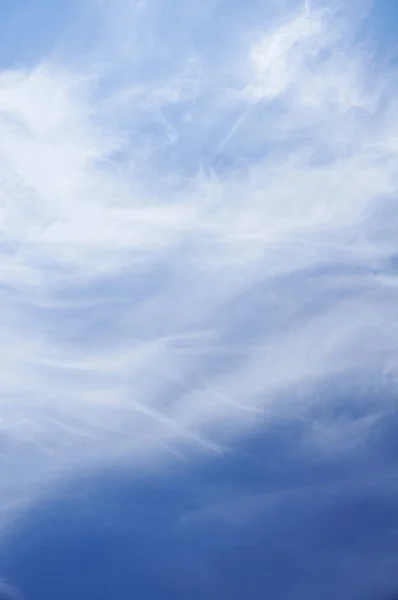 Cielo azul claro cloudscape —  Fotos de Stock