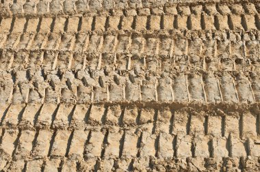 Kariyer ipucu kamyon lastiği kum üzerine yazdırır