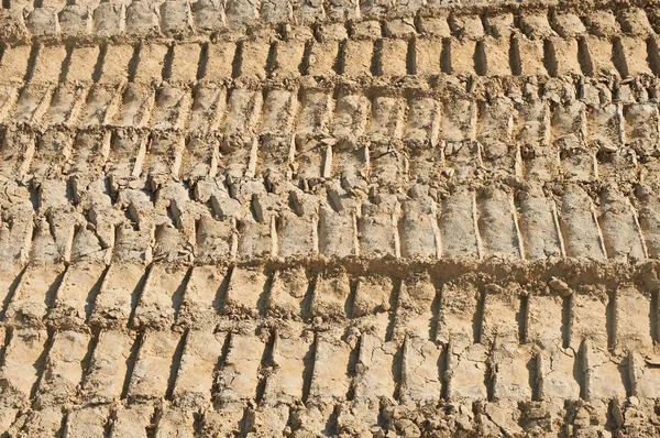 Kariyer ipucu kamyon lastiği kum üzerine yazdırır