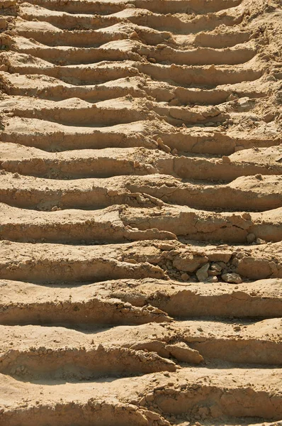 Kariyer ipucu kamyon lastiği kum üzerine yazdırır