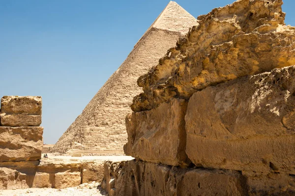 Пирамида Хафре (также читается как Хафра, Хефрен) или Чефрена — стоковое фото
