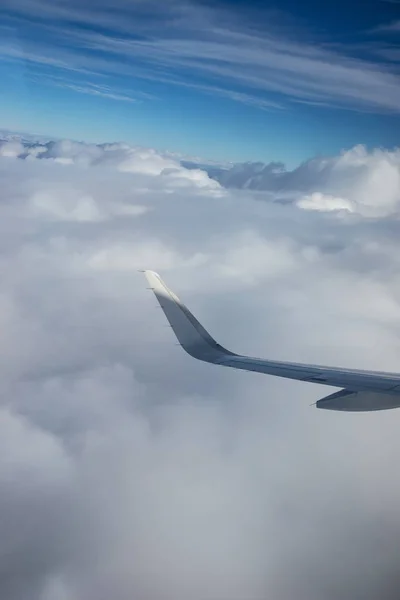 Wing of airplane above clouds — Stock Photo, Image