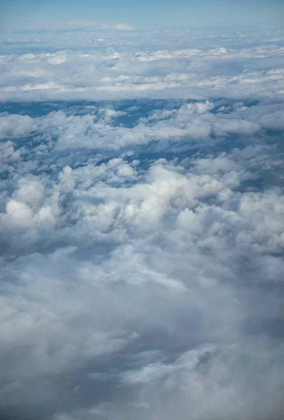 Φωτογραφία από σύννεφα φτιαγμένα από αεροπλάνο — Φωτογραφία Αρχείου