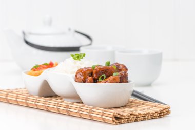 Çin yemeği tatlım sarımsak kaburga