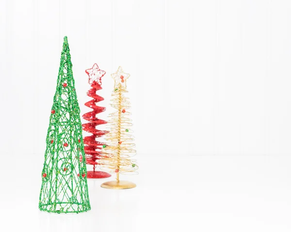 Barevné vánoční stromky — Stock fotografie