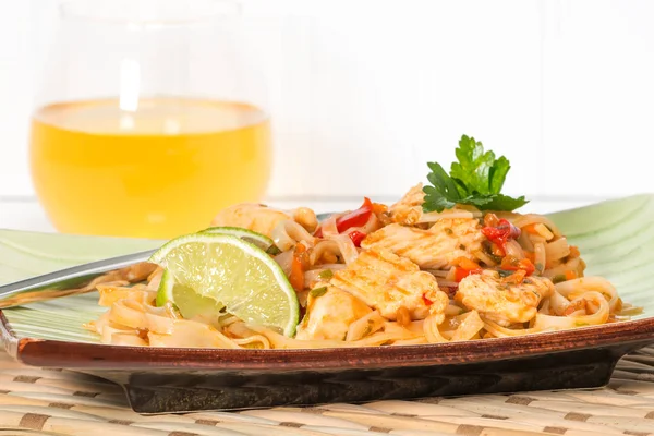 Kurczak pad thai — Zdjęcie stockowe