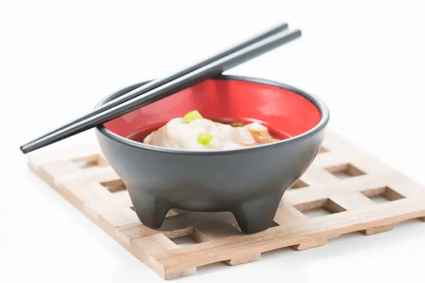 Skål med wonton soppa — Stockfoto