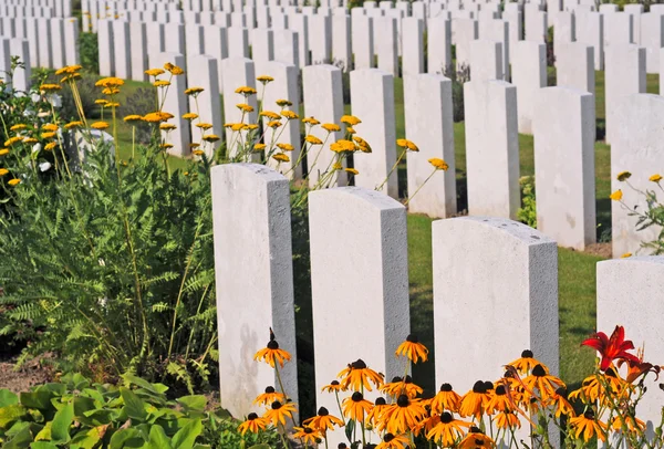 Cimitero di guerra britannico vicino a ypres, Fiandre, belgio — Foto Stock