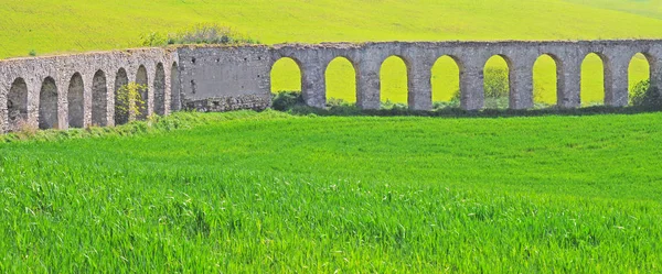 Aquaduct in lazio, italy — ストック写真