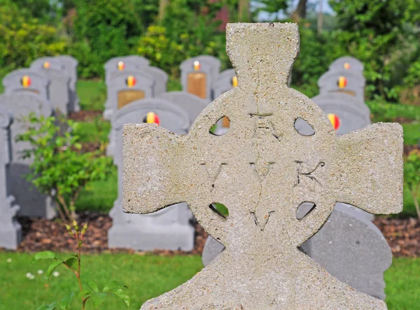 Heldenhuldezerkje na cmentarzu w oeren w pobliżu Passchendale, Flanders Fields — Zdjęcie stockowe
