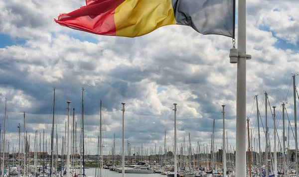 Puerto Deportivo Puerto Nieuwpoort Bélgica Día Nublado Viento Verano Con —  Fotos de Stock