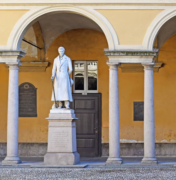 意大利数学家安东尼奥 博多尼在帕维亚大学画廊的雕像 — 图库照片