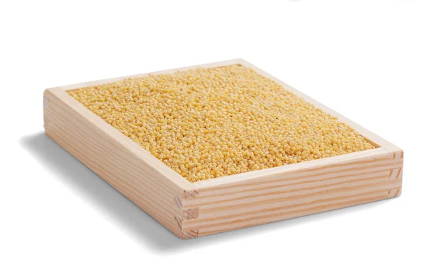 Miglio giallo ingiallito; miglio; cereali; cereali; granaglie; scatola di legno di vitello — Foto Stock