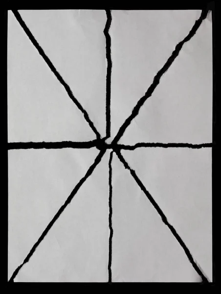 Διαγώνια και σκισμένα φύλλο χαρτιού σε μαύρο horisontaly — Φωτογραφία Αρχείου