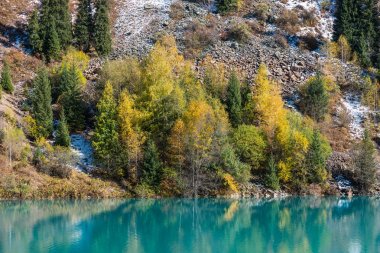 Kar yağışı, dağ gölü 