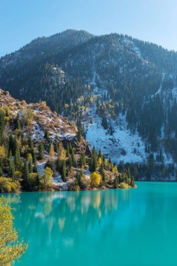 Kar yağışı, dağ gölü 