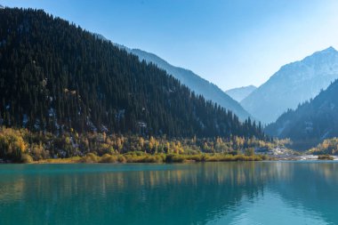 Kar yağışı, dağ gölü 