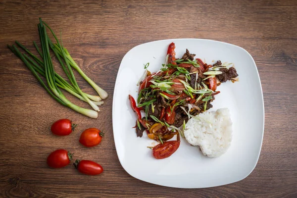 Fűszeres Marhahús Zöldségekkel Rizzsel Ázsiai Stílusú Élelmiszer Jogdíjmentes Stock Képek