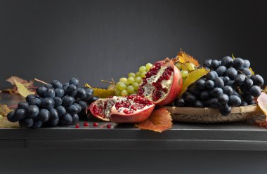 Nar ile mavi ve Yeşil üzüm 