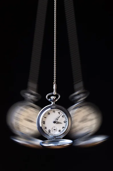 Lengő pocket watch hipnózis, fekete — Stock Fotó