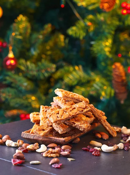 Crispy cookies with honey and almonds — Stock Photo, Image