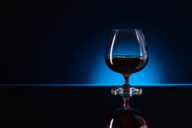 bir yudum konyak ile 