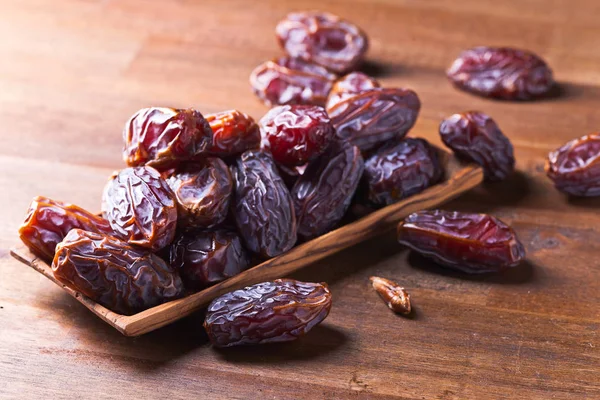 Juicy ripe dates — Stock Photo, Image